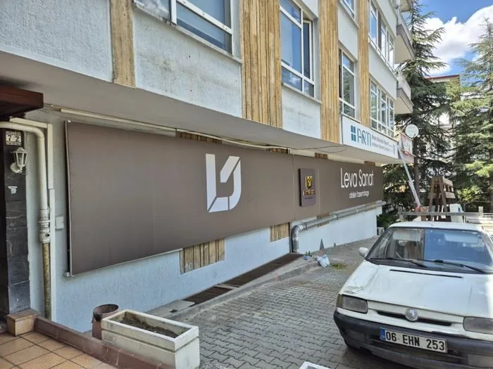 Ankara branda baskı örneği - Leva Sanat cephe branda uygulaması
